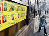 Kazakistan'da se�im posterleri