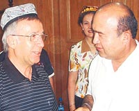 Vali, Donata �apka hediye etti.